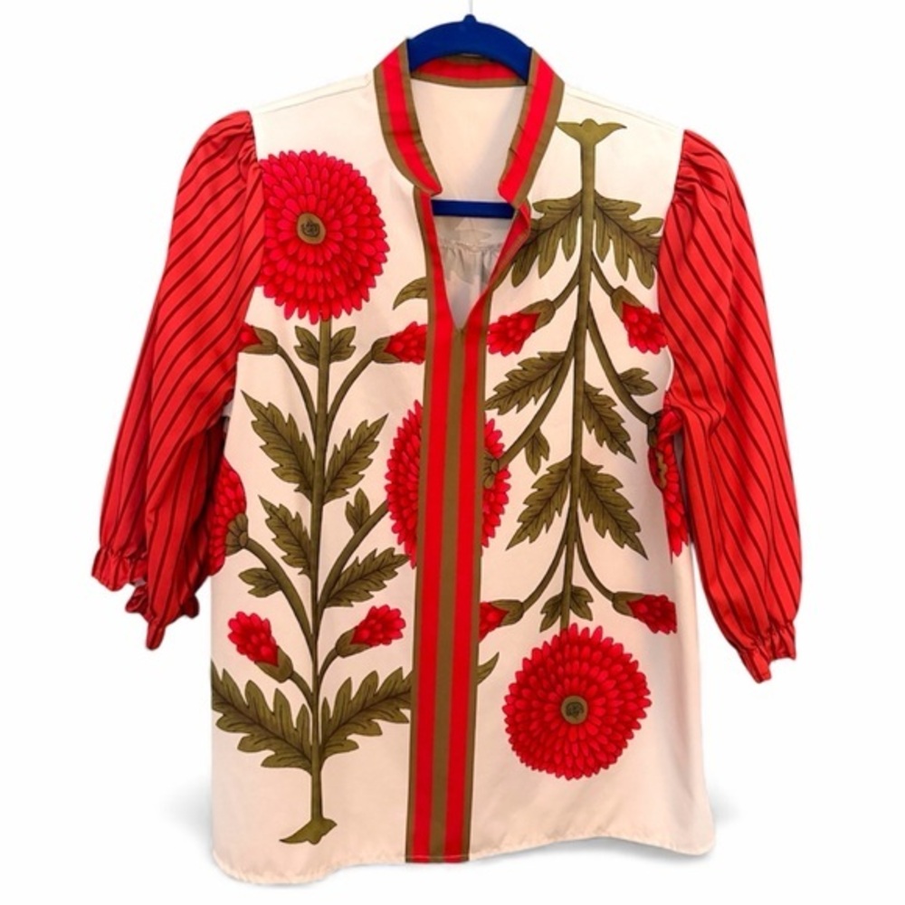 BOHO BOUTIQUE M Floral Red and White V-Neck Top